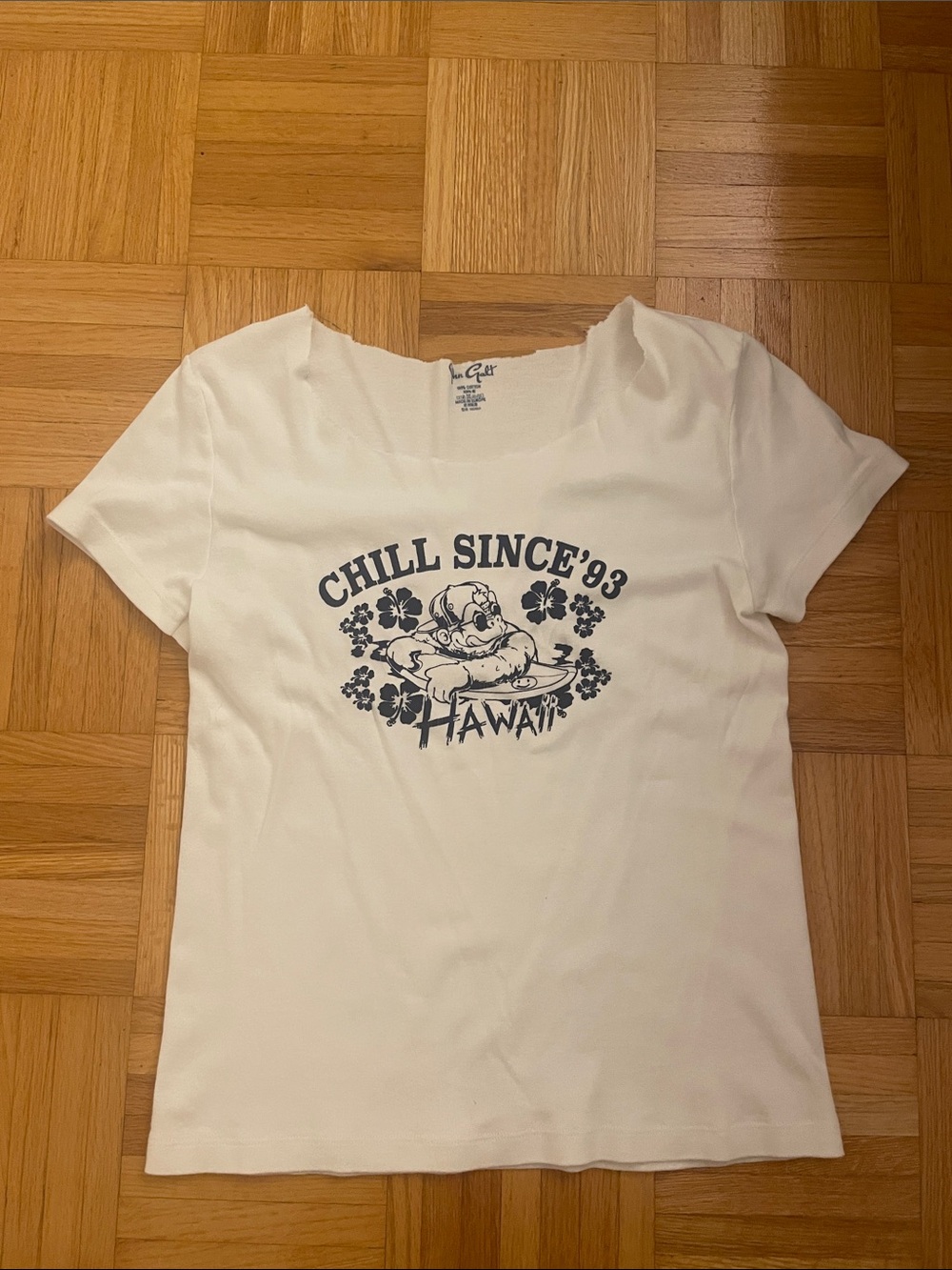 Brandy Melville Graphic 'Chill Since '93' Hawaii Tee - White & Navy